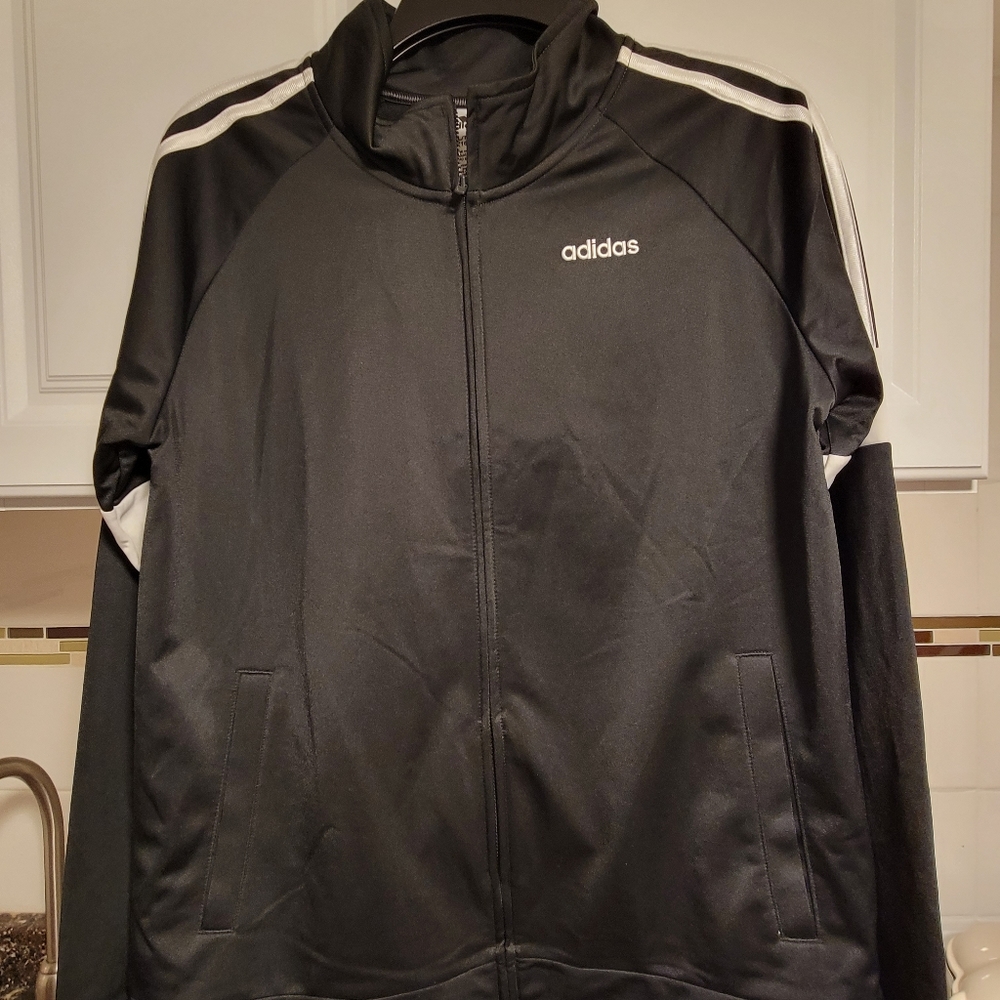NWOT Adidas boy sweatshirt size 18-20